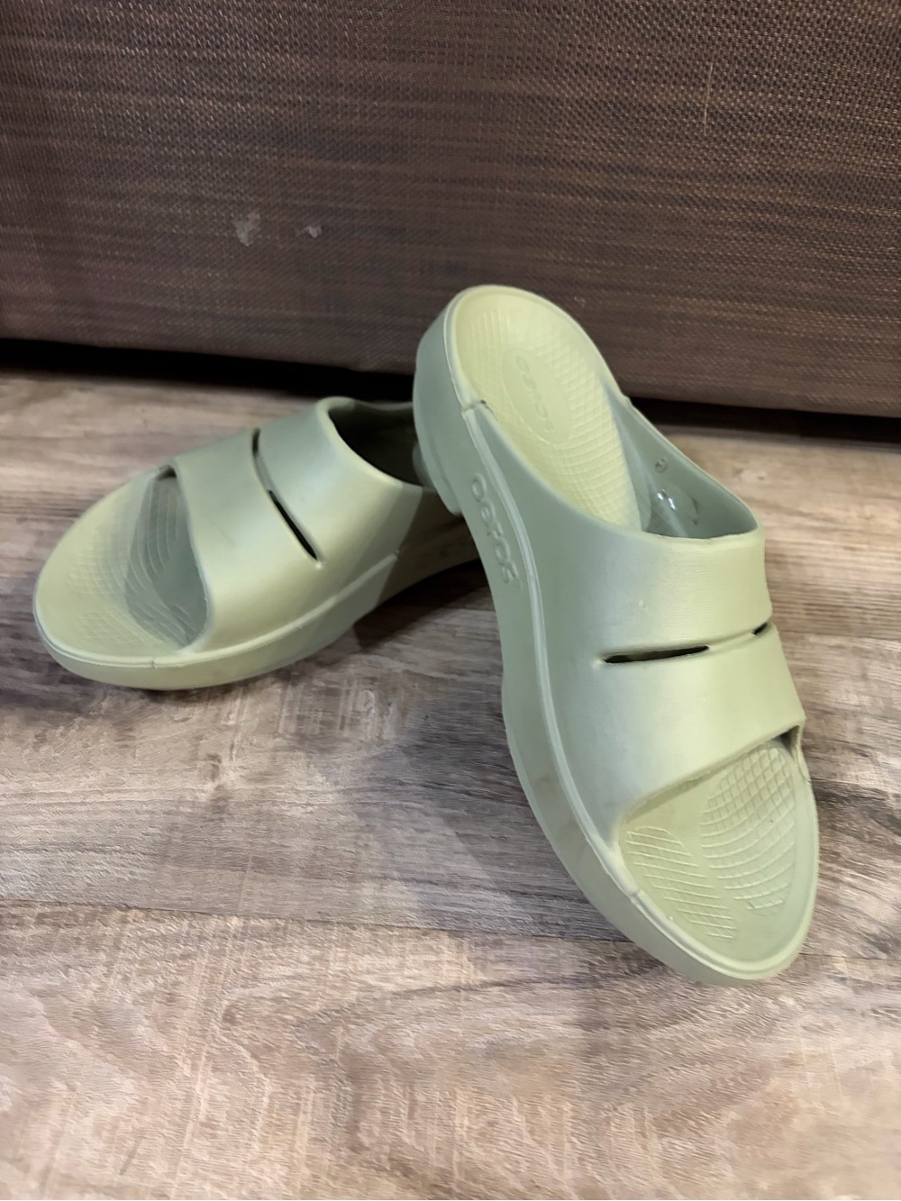 OOFOS Women's Recovery Slide Green